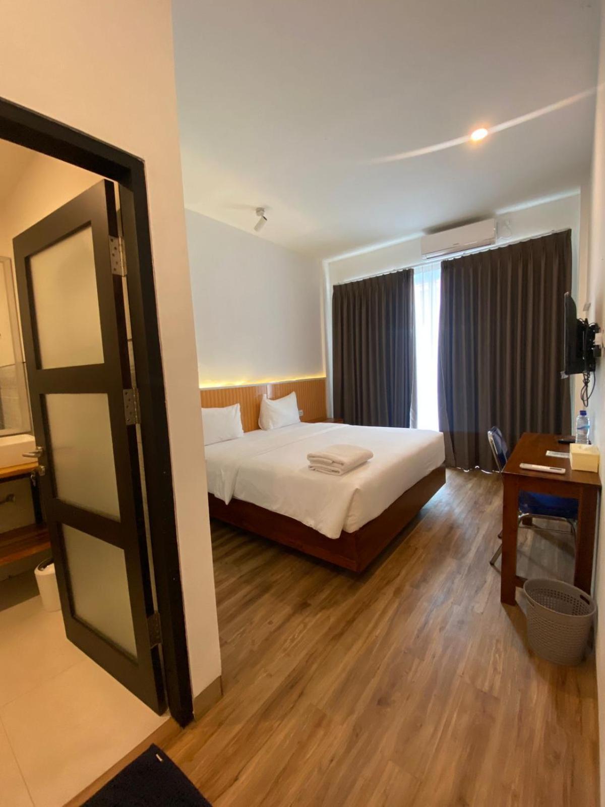 Christika Homestay Labuan Bajo Buitenkant foto