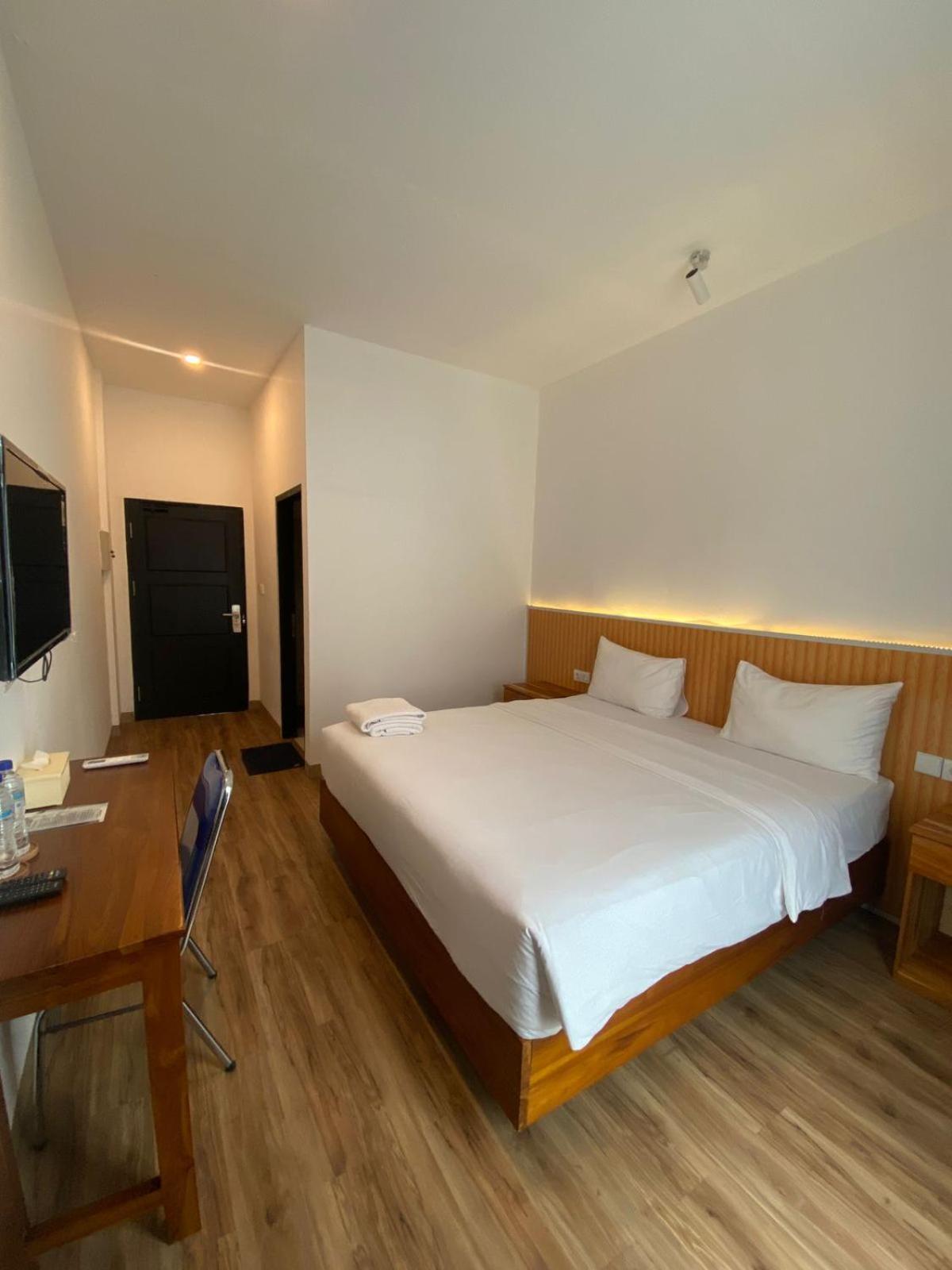 Christika Homestay Labuan Bajo Buitenkant foto