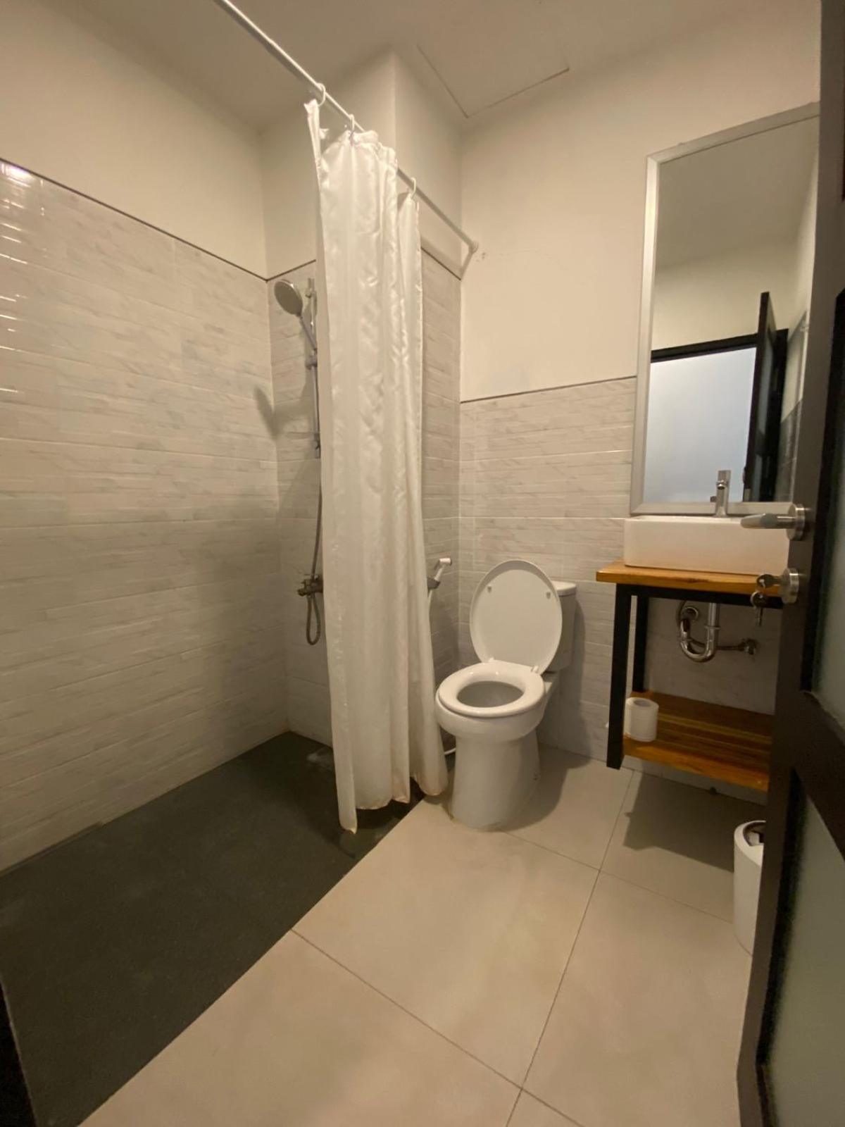 Christika Homestay Labuan Bajo Buitenkant foto